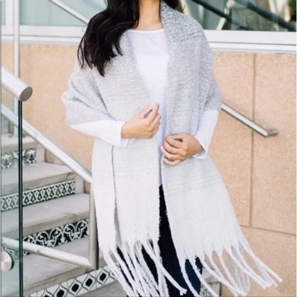 Anthropologie Mer Sea Chunky Knit Gradient Ombre Gray Blanket Scarf Shawl - Picture 9 of 9